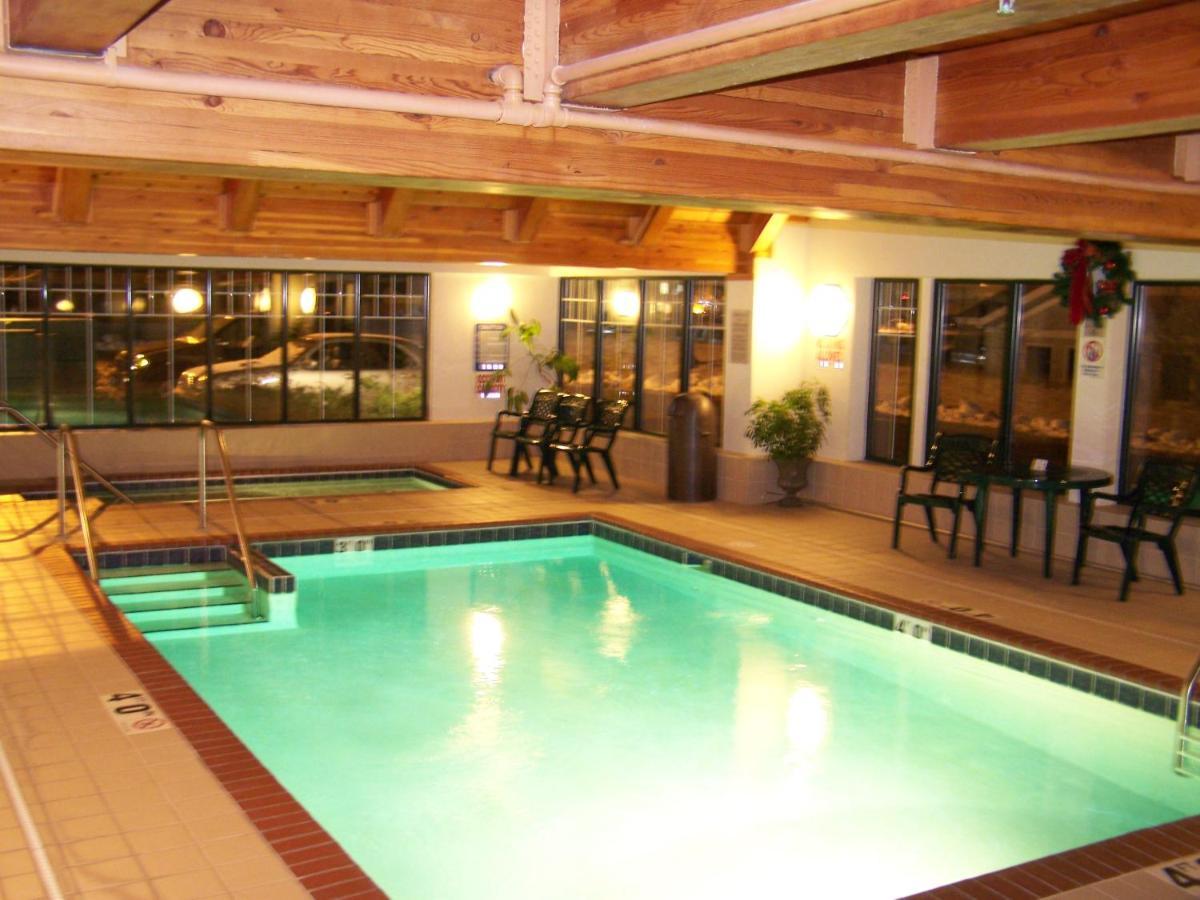 Country Lodge Hotel Turtle Lake Eksteriør bilde